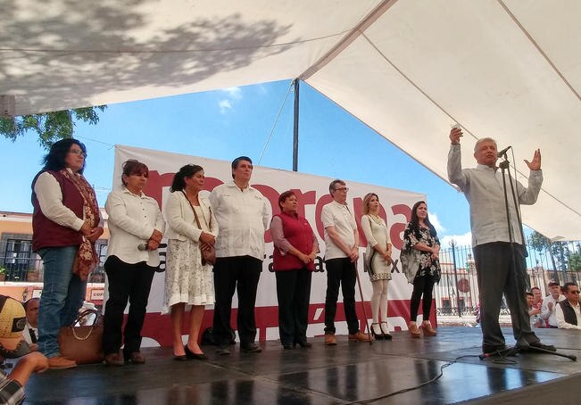 En una gira de trabajo por el estado, el presidente nacional de Morena, Andrés Manuel López Obrador dijo que los resultados revelador por el INE no afectarán al partido y habrá triunfos para los candidatos que contenderán en 2018 (ALMA CÓRDOVA)