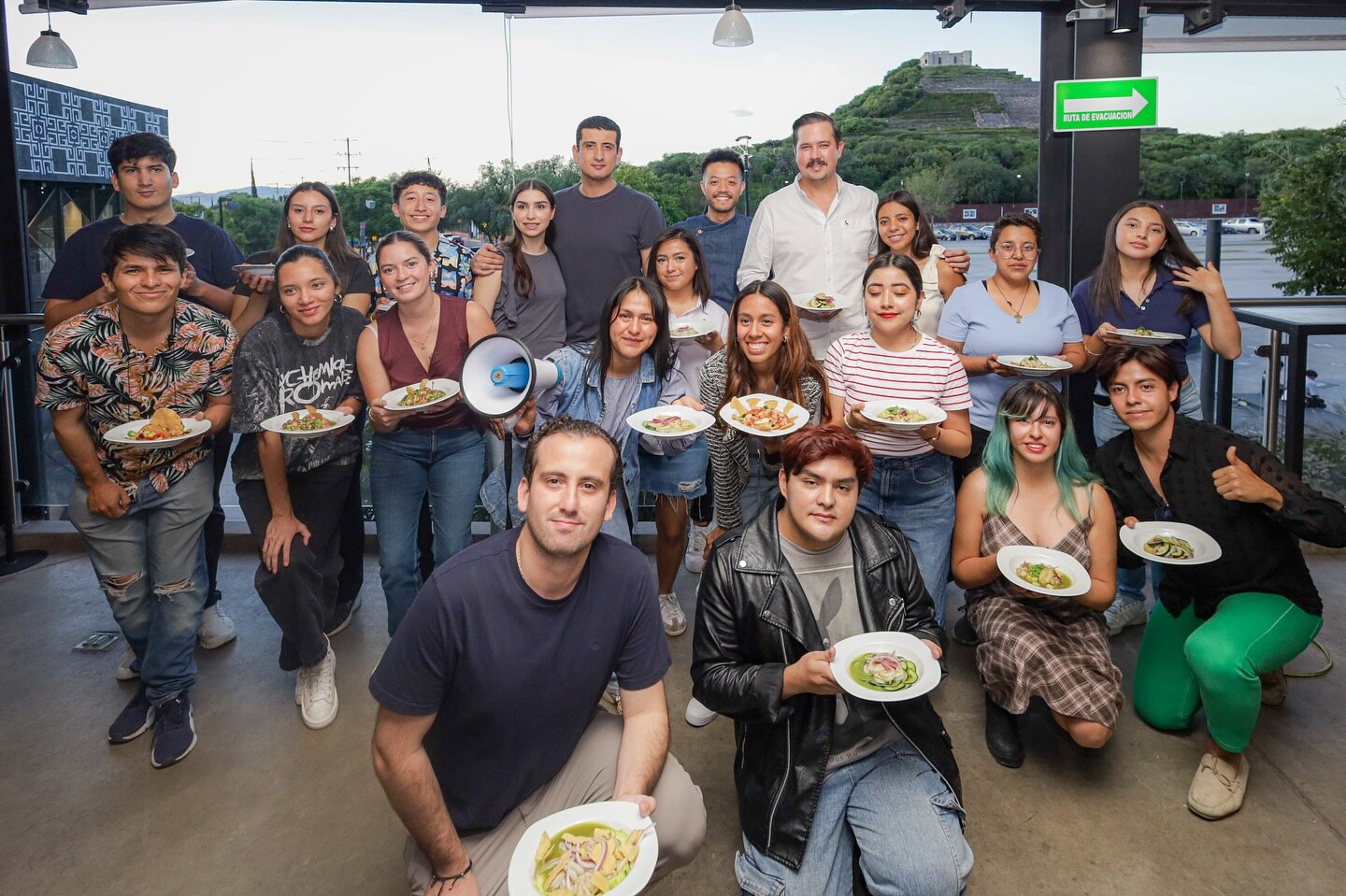 Jóvenes de Corregidora participan en el taller Ruido en la Cocina