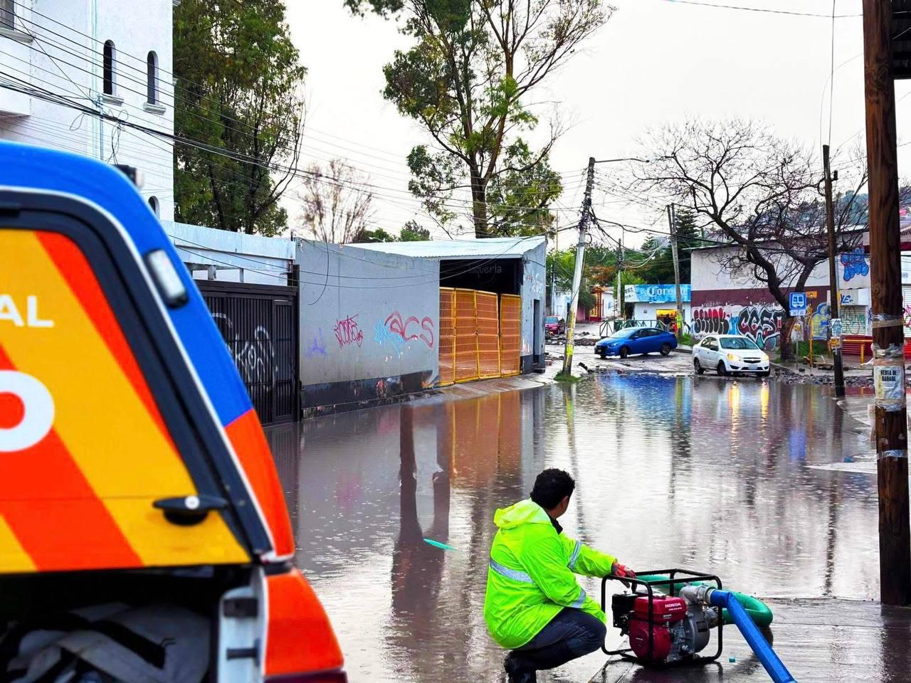 Lluvias en Querétaro dejan 21 viviendas afectadas, vehículos arrastrados y más de 30 personas desalojadas