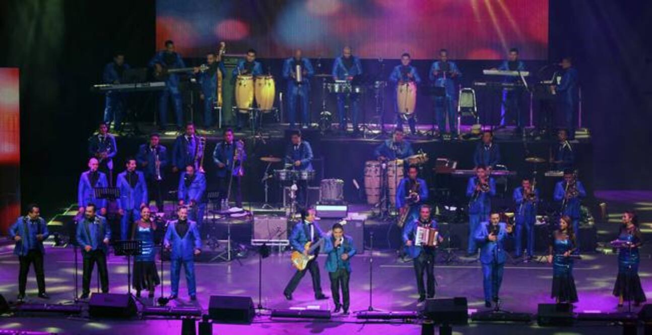 Con temas como “El listón de tu pelo”, “17 años”, “Entrega de amor” y “Mi niña mujer ” pusieron a bailar a los capitalinos. (ARCHIVO EL UNIVERSAL)