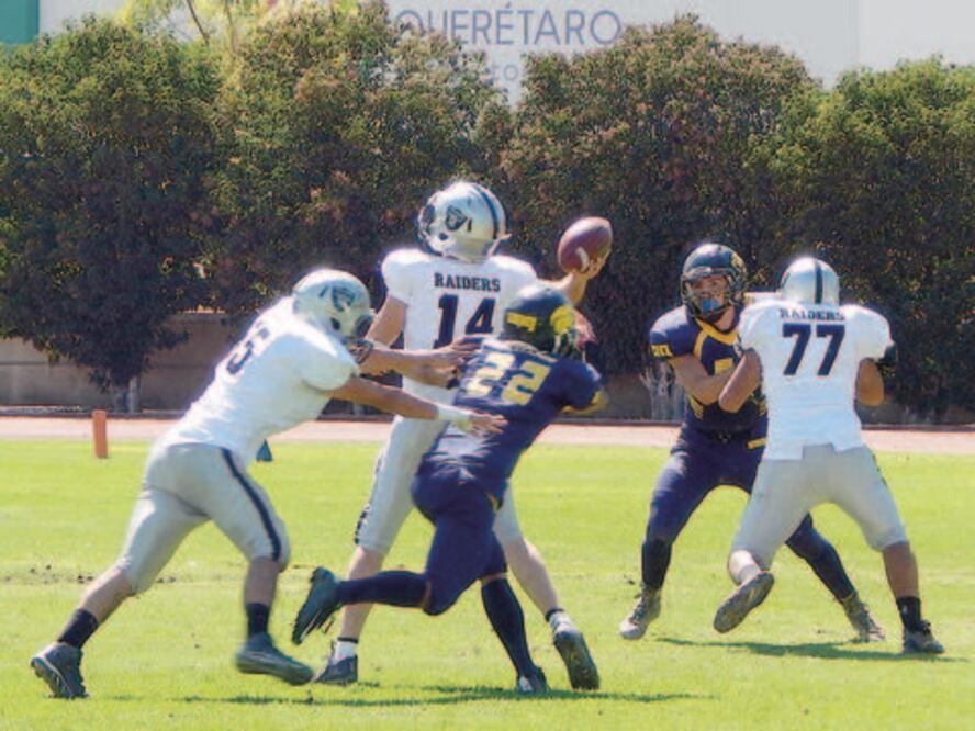 Gatos juveniles superan a Raiders