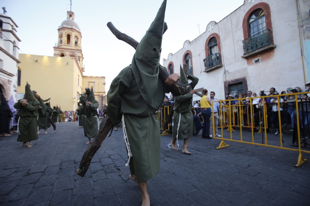 Procesión del Silencio en Querétaro; más de mil penitentes expían sus culpas