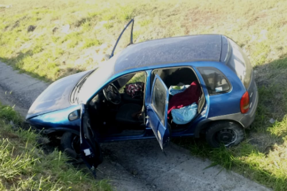 Vuelca auto en la 57