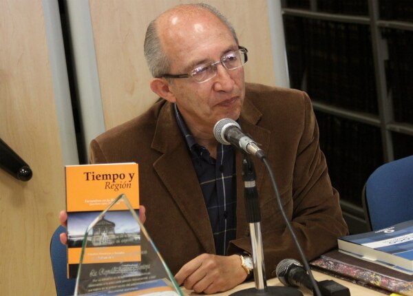 Exponen fotografías de los alcaldes de municipio de Querétaro