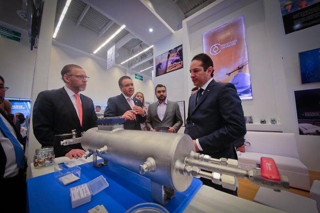 El titular de la Sedesu, Marco del Prete Tercero (izq) evaluó como positivos los resultados que al primer año de la actual administración estatal se tienen en términos económicos (VÍCTOR PICHARDO. EL UNIVERSAL)