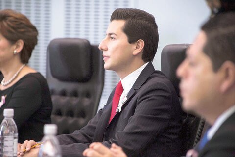 Magaña impulsa obras para niños y jóvenes