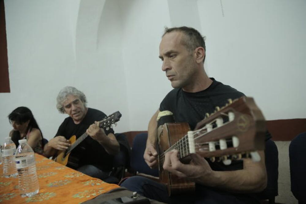 Tras practicar guitarra juntos y luego de que las canciones surgieran, los chilenos decidieron empezar el grupo. (GONZALO IBAÑEZ. EL UNIVERSAL)