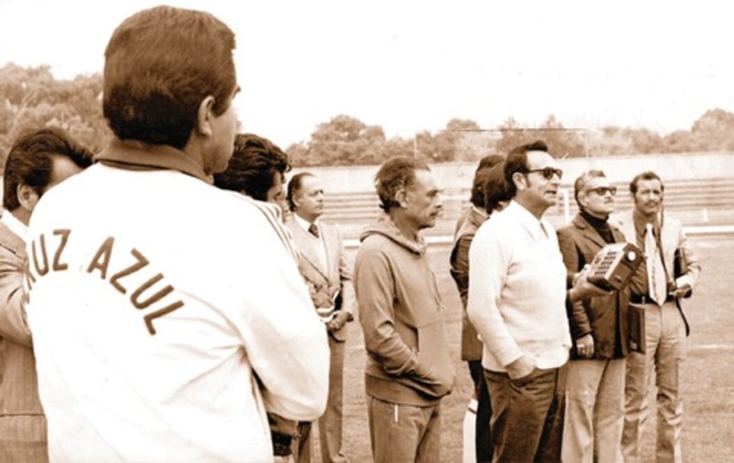 Álvarez, el apellido que se pinta de azul