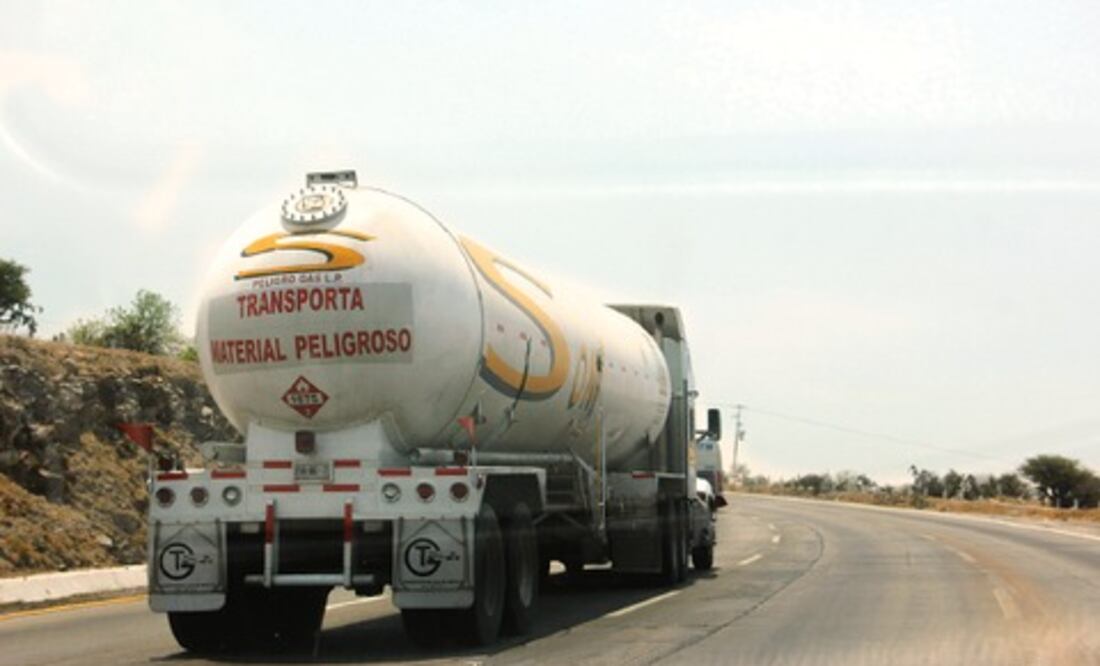 Alertan de transporte de material peligroso