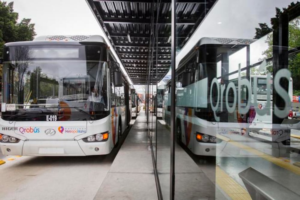 El 29 de octubre se dio, oficialmente, el banderazo de arranque del nuevo sistema de transporte Qrobús. El 30 de octubre comenzaron a operar 222 unidades, en la primera etapa de modernización del sistema.