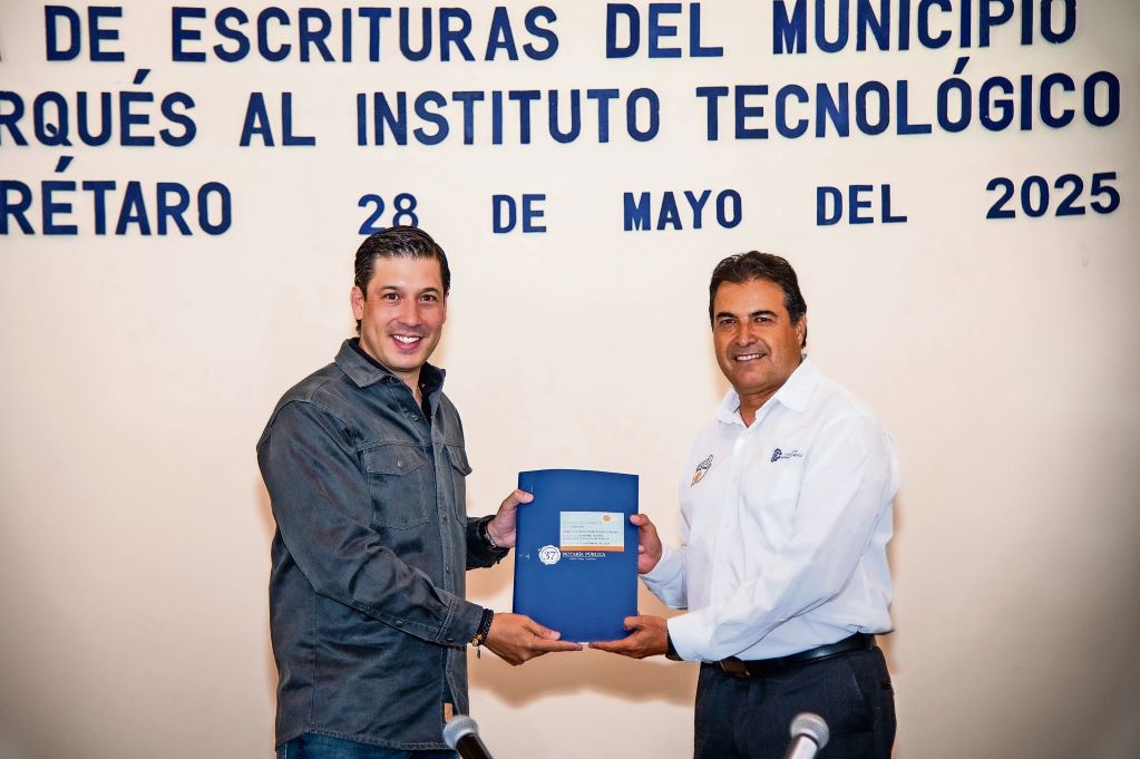 Entregan escrituras al ITQ en Amazcala