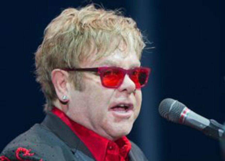 Elton lanza campaña contra el sida 