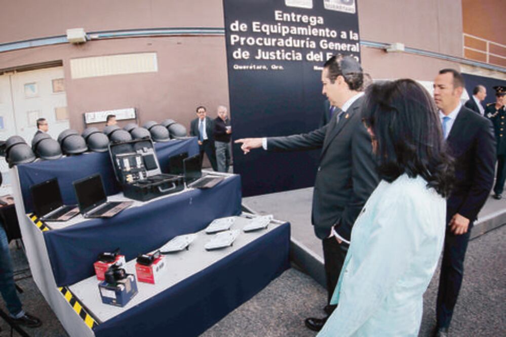 Entregan equipamiento a PGJ