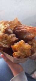 Video. Los churros con azúcar, un manjar de las fiestas patronales de El Pueblito