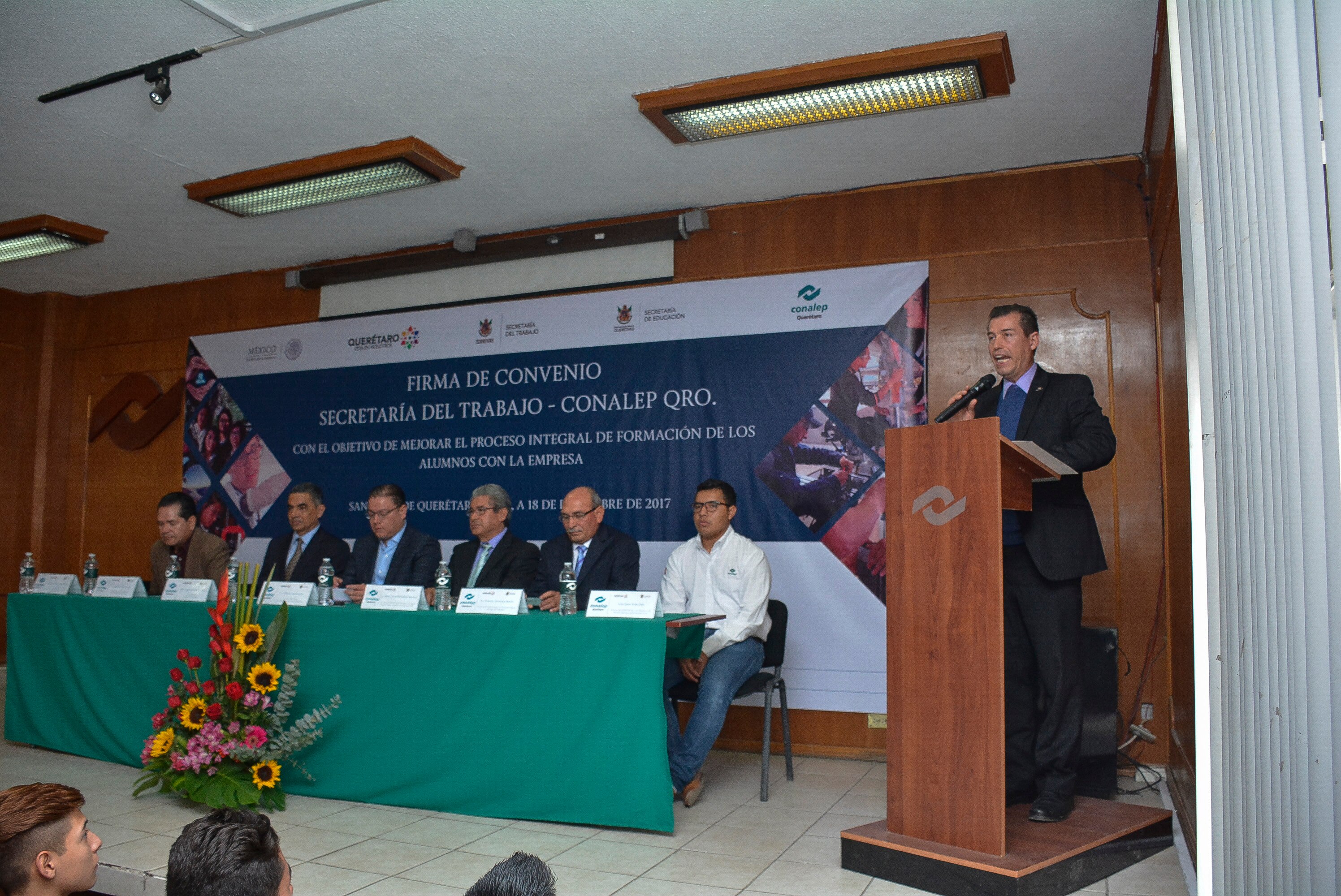 Conalep firma convenio con empresas privadas