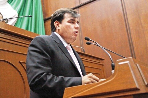Justifica faltas en el Congreso
