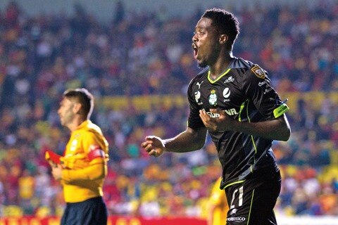 Santos trepa a media tabla 