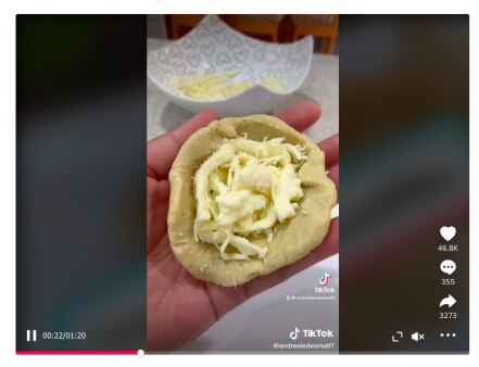 Joven queretana enseña a preparar dinoquesadillas en la freidora de aire