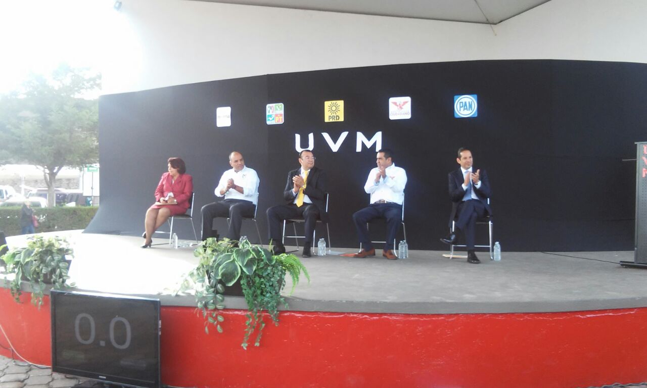 Coinciden candidatos en foro de UVM