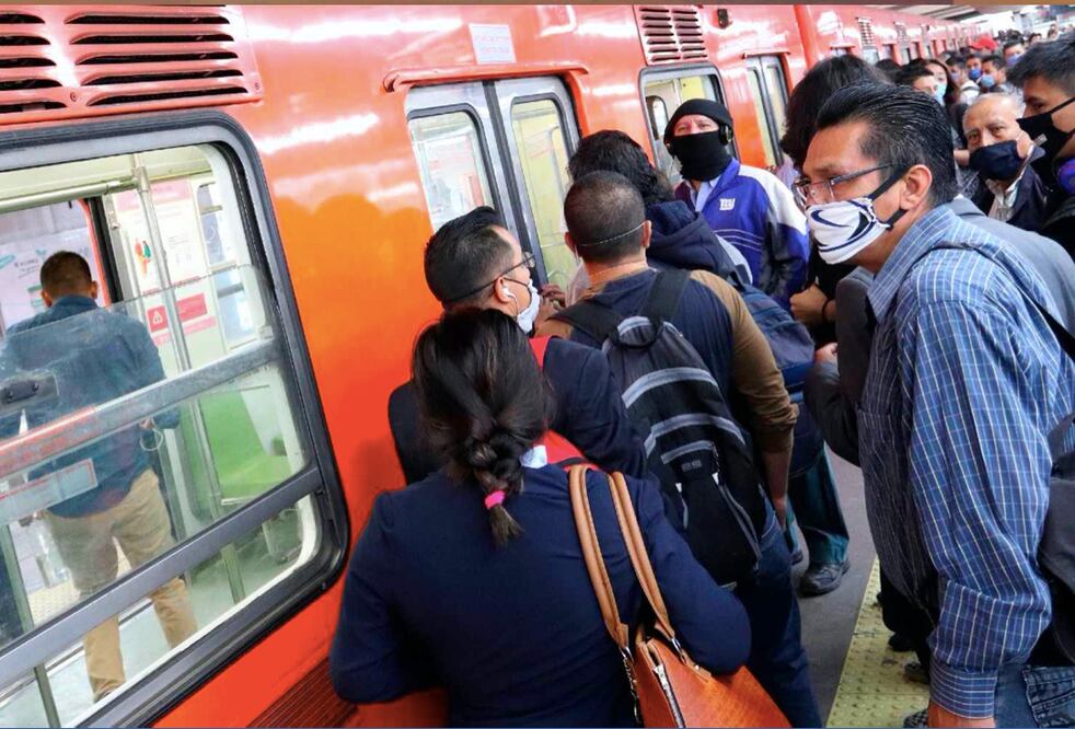 Detienen a joven por intentar aventar a mujer a las vías del Metro de la CDMX
