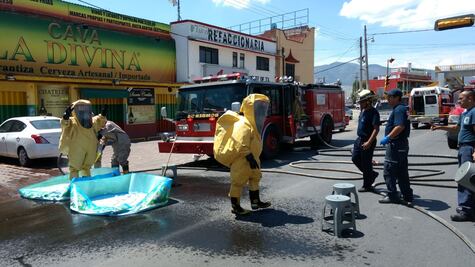 Evacuan a 30 personas por derrame de ácido sulfúrico