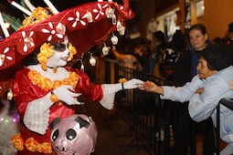 Querétaro tendrá su primer desfile de catrinas y catrines como parte del Festival de Día de Muertos
