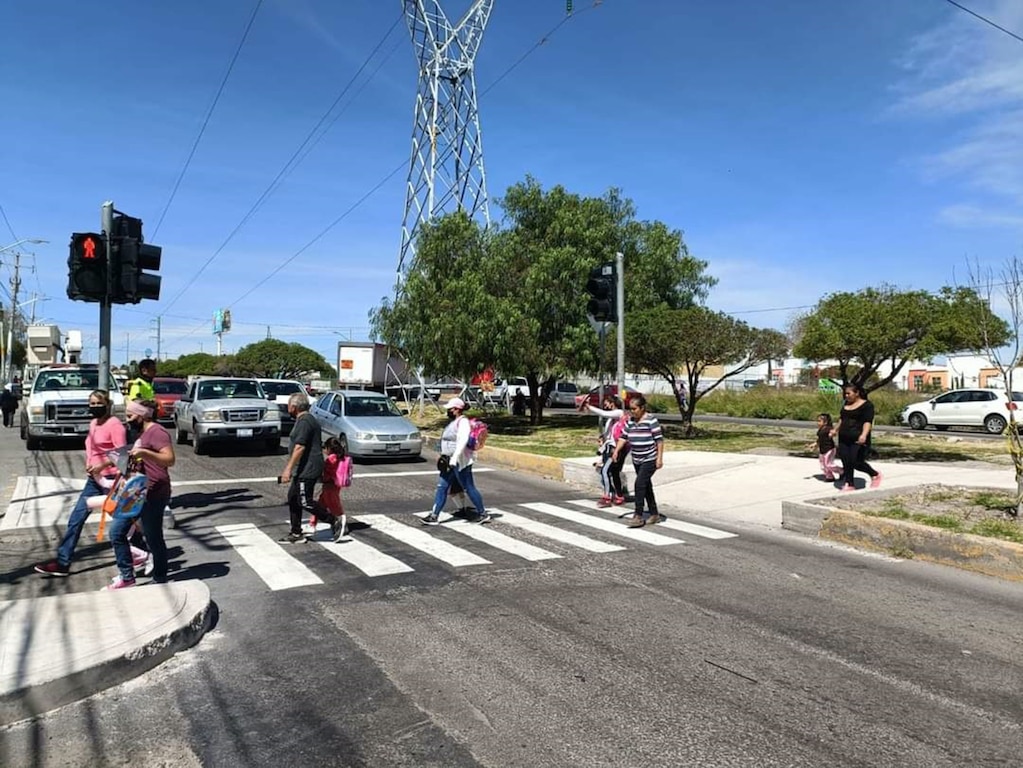 Municipio de Querétaro evalúa pasos peatonales a nivel de banqueta en zonas escolares