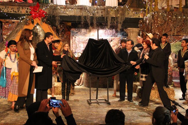 Devela UAQ placa por 40 años de la Tradicional Pastorela