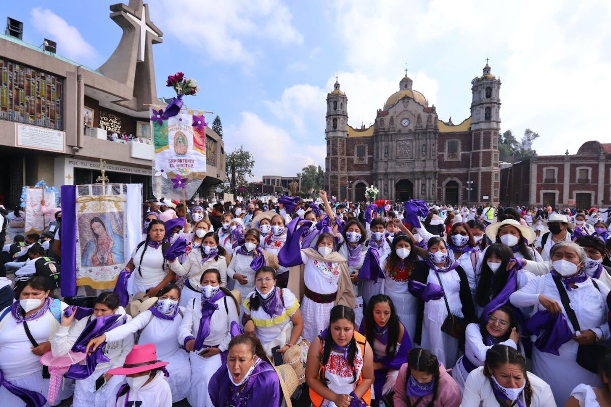 Más de 2 mil queretanos llegaron este domingo a la Basílica de Guadalupe 