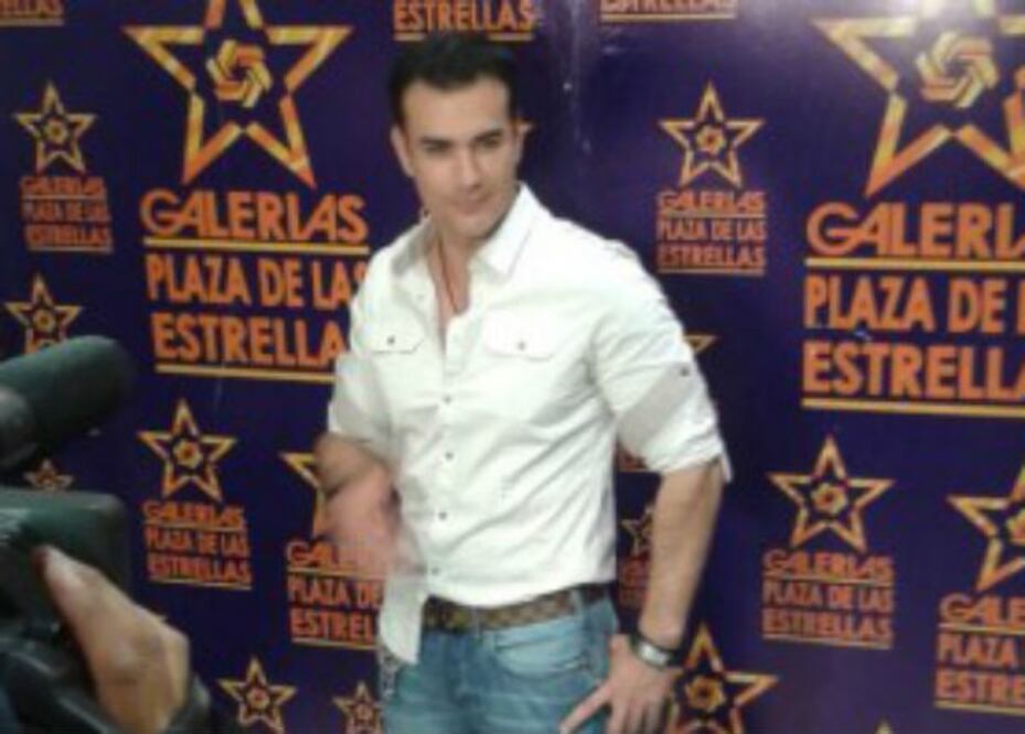 Fan gasta 3 mil dólares por ver a David Zepeda