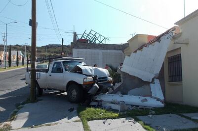 Destruye fachada al quedar sin frenos