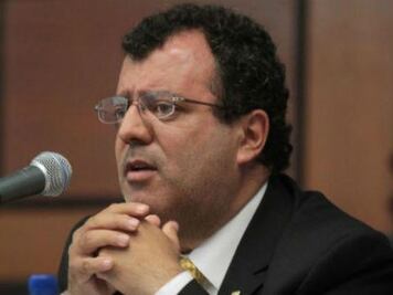 Exhortan a egresar con título profesional