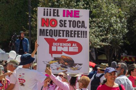 Más de 12 mil personas se manifiestan en Querétaro