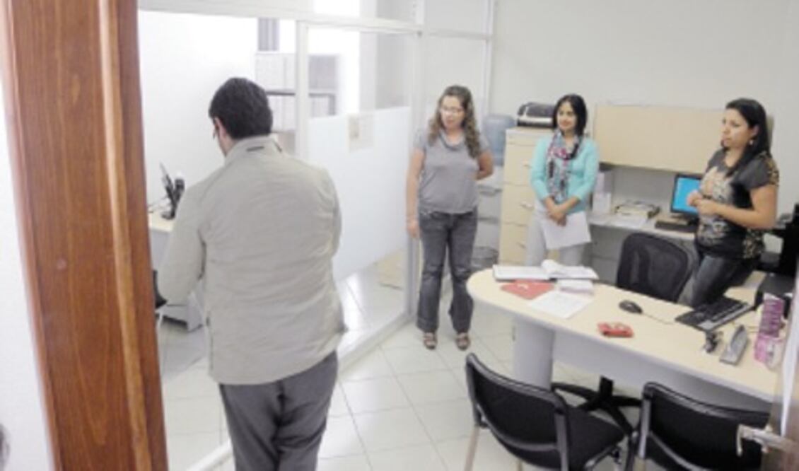 Visitan Centro de Justicia