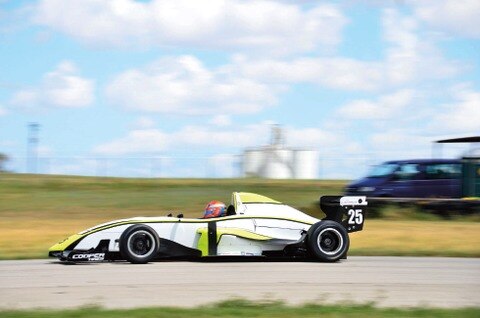 Podio para el piloto Muñoz en Dallas