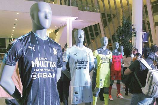 Gallos Blancos estrenan plumaje