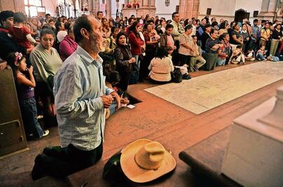 Acuden a festejar a la Virgen de Guadalupe