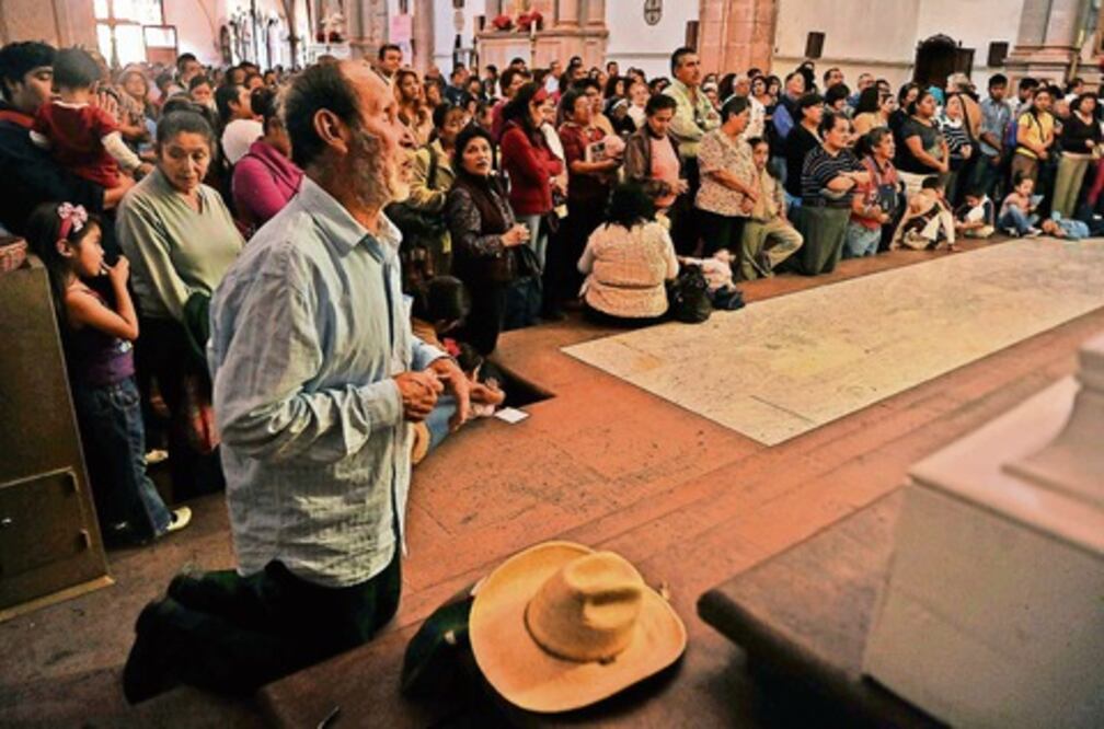 Acuden a festejar a la Virgen de Guadalupe