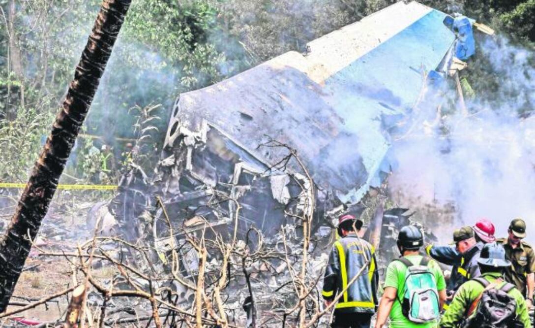 El Boeing 737-200 que daba servicio a Cubana de Aviación se estrelló en mayo después de despegar de La Habana. Un juez federal ordenó la suspensión temporal de operaciones de la empresa (ARCHIVO EL UNIVERSAL)