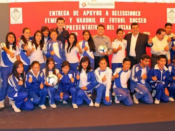 Entregan apoyos a equipos