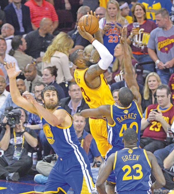 Cleveland da un paso más rumbo a la corona