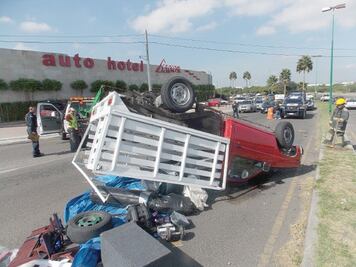 Volcadura deja tres lesionados