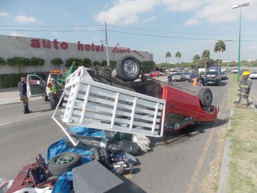 Volcadura deja tres lesionados