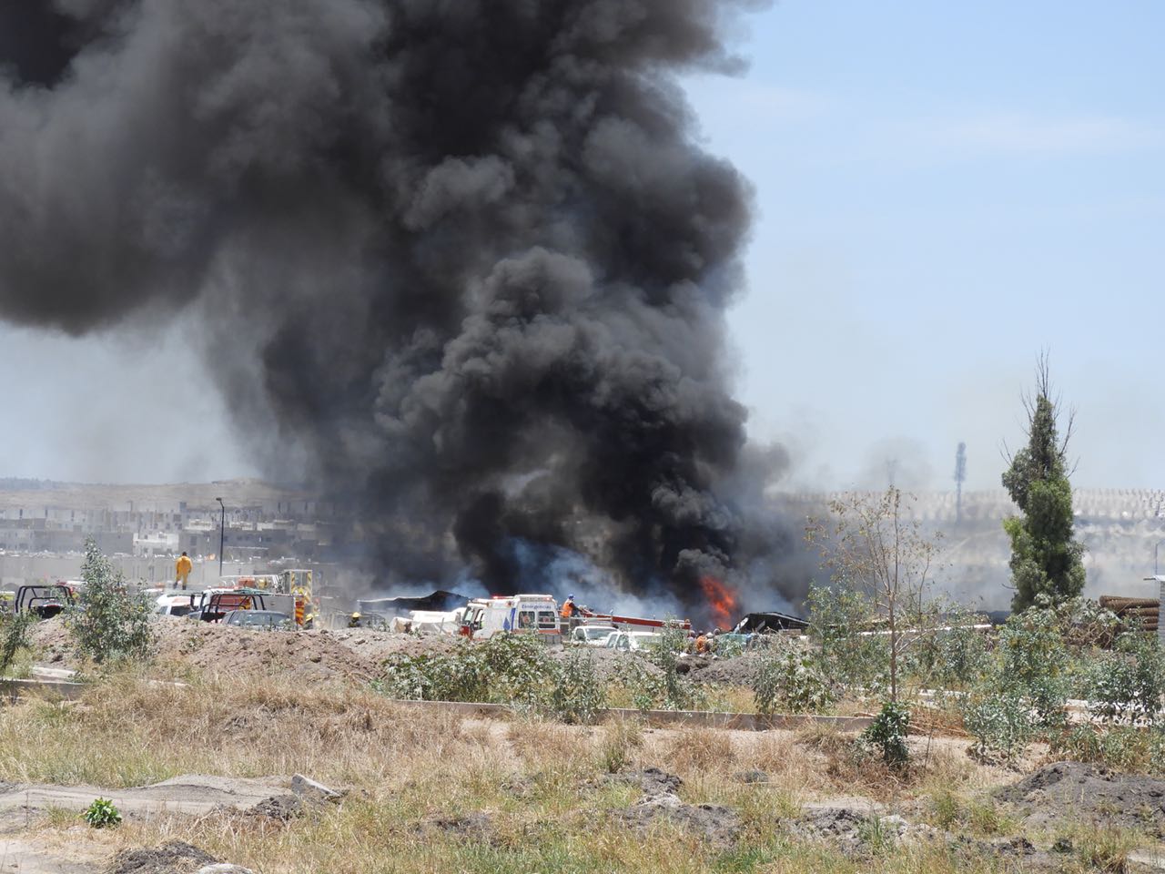 Incendio consume bodega de materiales