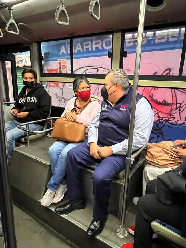 Funcionarios se comprometen a usar el transporte público de Querétaro