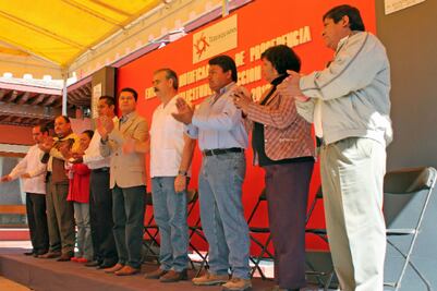 Entregan solicitudes para delegados en Tequisquiapan