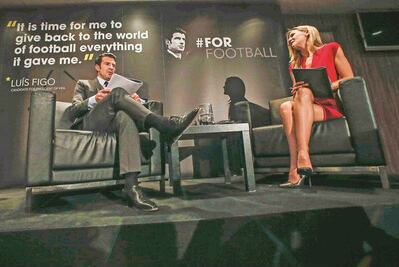 Figo renuncia a pelear por la FIFA