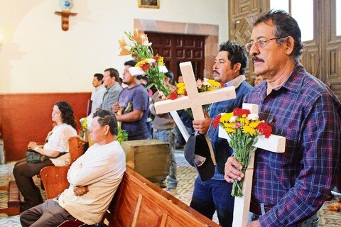 Celebran entre la mezcla y el fervor