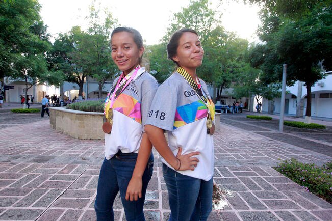 El voleibol les permite alcanzar sus sueños 