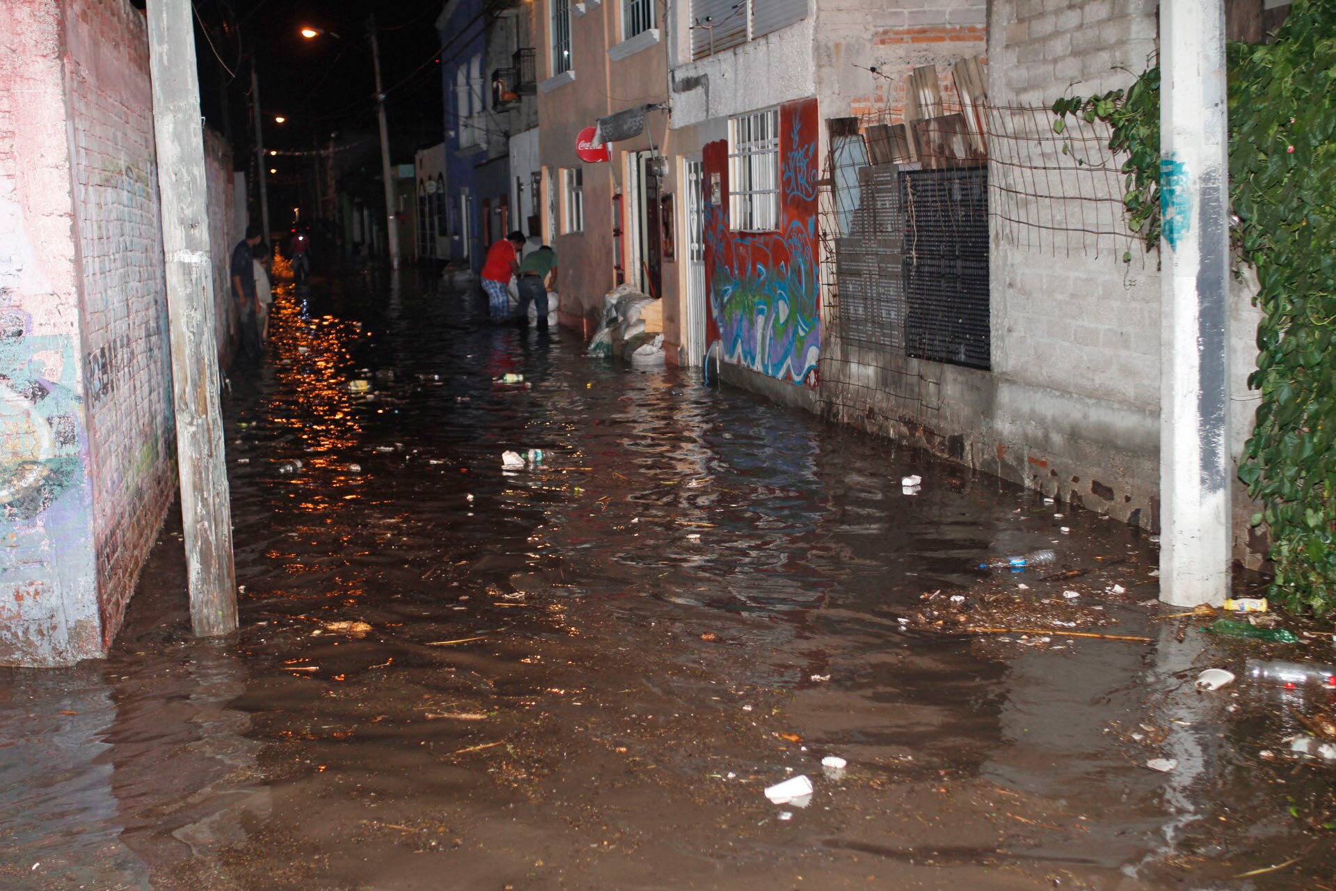Dren se desborda en Santa María Magdalena